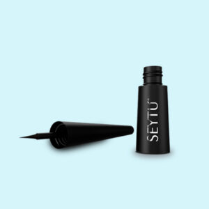 Delineador liquido negro mate